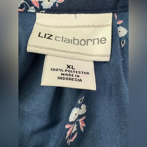 NWOT Liz Claiborne Satin Floral Tunic Blouse in Navy - Picture 11 of 12